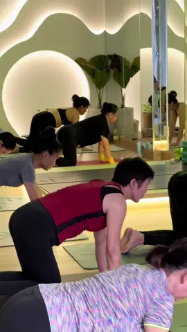 Yoga 5h15 sáng…. 🌿Mộc Miên Studio: 35/7 Đường D5, P.25, Q. Bình Thạnh🌸Hotline/Zalo 0909 008 94940#yoga #yogabinhthanh #yogamocmienbinhthanh #yogamocmien #yogagirl #yogalife #yogatiktok #giaittritiktok #titok #xuhuong 