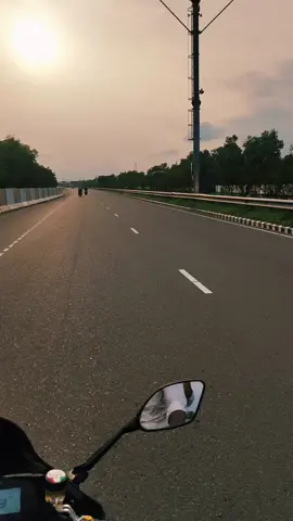 তুমি তো চাদ কে জে জেমন সবাই ভালো বাসে তেমনি আমিও তোমাকে ওনেক ভালো বাসি কিন্তু কখনো পাবো না 😌😌😌💔💔💔