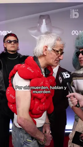 ¿ @ca7rielypacoamoroso ? 😂 El dúo argentino llegó a la Alfombra Roja acompañados de dos seguridad 