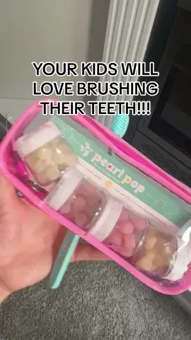 How to get your kids to want to brush their teeth! #pearlpop #kidstoothpaste #momhack #momhacks #kidsbrushingteeth #tiktokshopcreatorpicks 