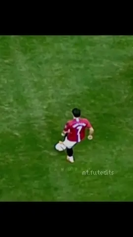 young ronaldo😮‍💨 #fyp #viral #futbol #footballtiktok #cristianoronaldo #cr7 #fy #foryou #foryoupage 
