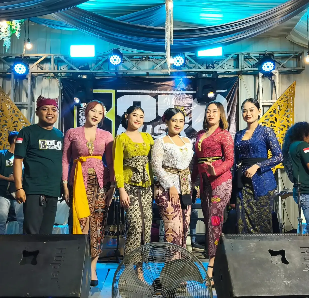 @rahmadiva._ @L A R A S A T I @ratnaputri.27 @anugerahmutiara @bolomusic57 