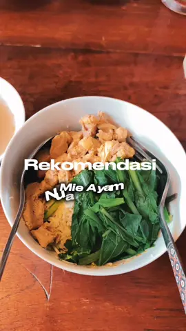 Rekomendasi mie ayam dengan vibeanya jadul yang ada di pirbalingga ,banyak spot buat fotonya juga. “Ruman Mie ayam Eyang heri” Jln.Bhayangkara no.22 perum  Purnawira, Wirasana,Purbalingga. 🕰️Buka pukul 10.00-21.00 WIB  Buat yang cari  tempat makan dengan suasana tenang,adem,nyaman,syahdu.buran ke sini ya   @Rumah Mie Eyang Heri  #purbalinggaperwira  #purbalinggakulinerkekinian #purbalinggafyp  #mieayam  #fypシ゚viral  #rekomedasikulinerpurbalingga 