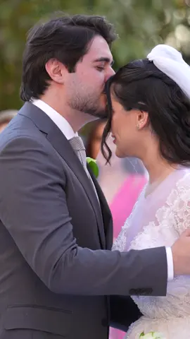 Norberto não conteve a emoção… Quando as portas se abriram e Paola surgiu com seu lindo vestido, os olhos dele brilharam e as lágrimas falaram por si. #casamento #amor #noiva #noivochorando #alegria #casamentos 