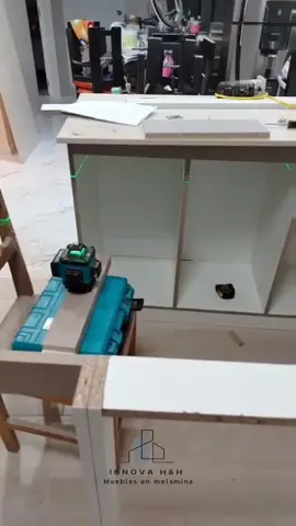 Así transformamos una cocina común en un espacio moderno, funcional y único! 🔨 Melamina de alta calidad 🎨 Diseño personalizado al gusto del cliente 🪄 Cada detalle pensado para aprovechar al máximo cada rincón. 📍 Proyecto realizado en Cajamarca 📲 Cotiza tu cocina soñada con INNOVA H&H #antesydespues #cocinasmodernas #cocinasdeensueño #melamina #melmainaperu #tiktokdeco #peruemprende #cocinamoderna #decoracionhogar 