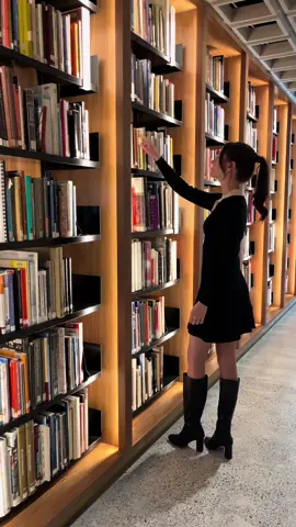 POV: you spot a girl romantically wandering through the library like she’s in a period drama… but it’s actually just me on a Sunday 📖🎞️ #BookTok #library 