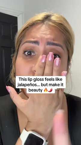 If this doesn’t feel like jalapeños on your lips, I don’t know what does 🌶️ @VT Cosmetics US #lipplumper #spicygloss #beautyfinds #tiktokmademebuyit #tiktokshopfinds #lipsonglowup #lipfillerlook #beautyreviews #viralbeauty #hotlips #makeuphack #MomsofTikTok #lipglossaddict #glowupfinds #nosurgeryneeded 