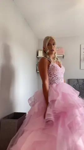 prom🩷 #fyp #foryoupage❤️❤️ #blonde #blondie #trendingvideo #relatable #creatorinsights #reposting #prom #promtransition #pink #dress #promdress 