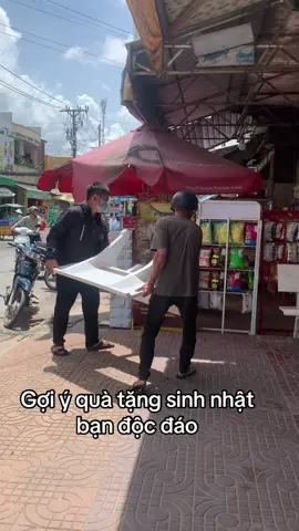 Du học sinh là tặng quà vậy đó hả @Nguyễn Quỳnh Anh 