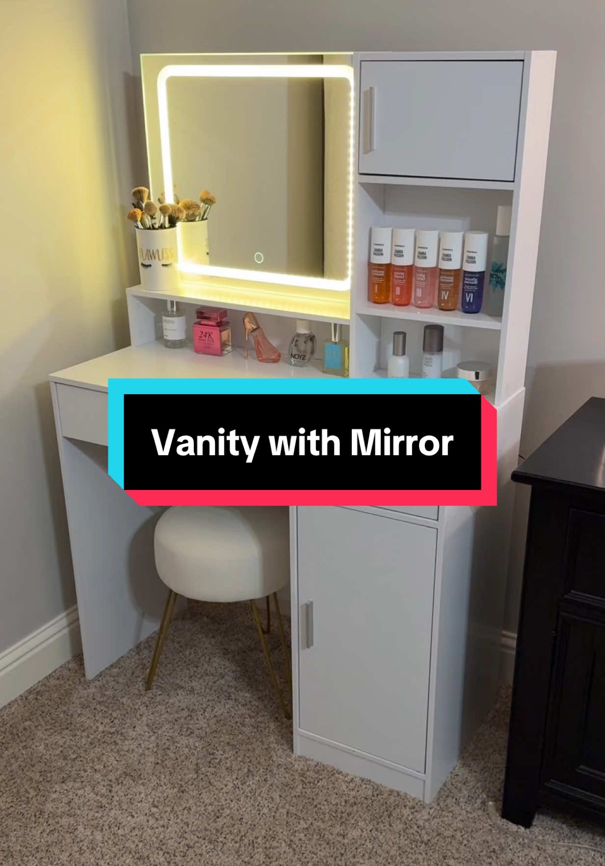 Absolutely loving this vanity with the light up mirror! It's such nice quality! @mirrotowel2025  #makeupvanity #vanity #whitevanity #vanitywithmirror #vanitywithlights #vanitywithstorage #makeupstorage #storageformakeup #sahm #sahmlife #momlife #giftguide #millennial #millennials #ttshoplevelup #tiktokshopjumpstartsale #ttshopdelightnow #tiktokshopcreatorpicks #tiktokshopcreatorfinds #fyp #MomsofTikTok