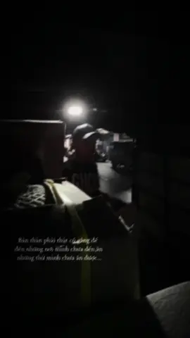 Có lúc từng nhịn đói, Mới hiểu ý nghĩa của no đủ. Người chưa từng mất hết, Thường nghĩ đời không gì phải lo.