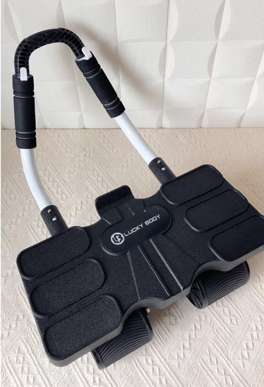 @Lucky Body  #luckybody #alatsenaman #workoutdirumah #alatworkoutdirumah #fyp #fypage #abswheel #bellywheel 