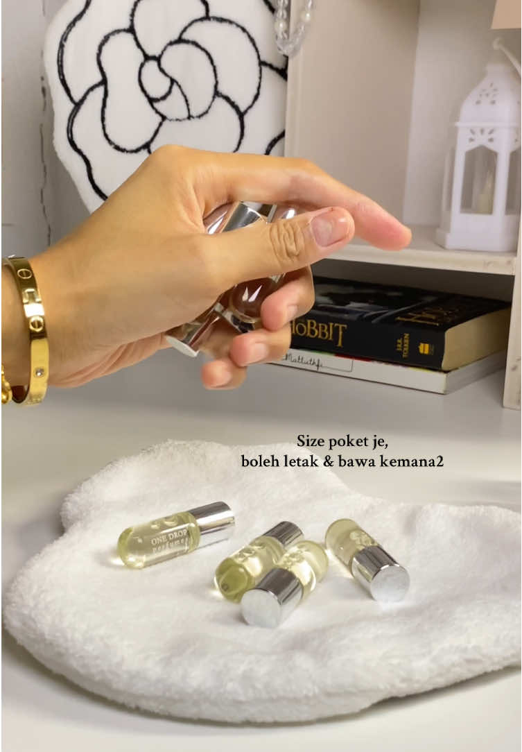 Ingat tak one drop perfume zaman dulu tu, bau apple dia tu sedap sungguh @One Drop Perfumes MY @One Drop Perfumes HQ #onedropperfumes #onedropperfume #perfumetiktok #perfumereview #miniperfume #perfumes #throwbacks 