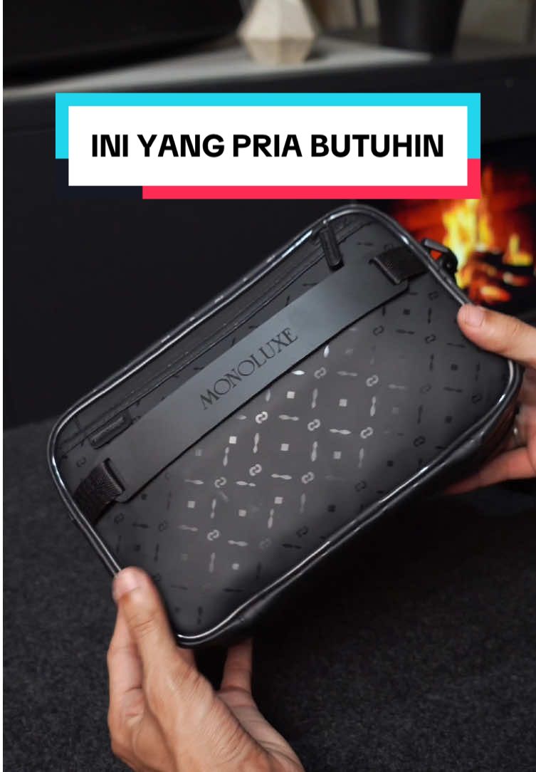 Simpel, mewah dan berkelas! Pasti ini handbag yang semua pria butuhin  #culturebasic #belilokal #tasmultifungsi #kadocowok #kadopacar #waistbagcowok #waistbag #WIBGAJIAN #waistbagwaterproof #waistbagantiapi #handbag #tasselempang #slingbag #taspria #handbagpria #tascowok #OOTD #outfit #fashion #tasdompet #tasselempangpria #taskerenpria #dompet #tasselempangcowok #PromoGuncang66 