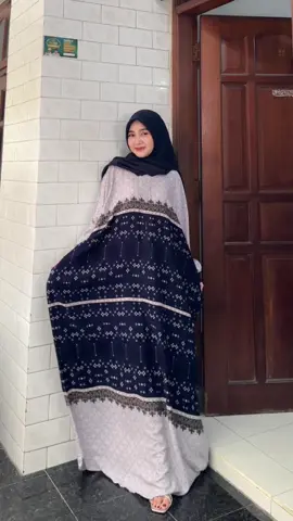 Membalas @'01 new rilis nihh kaftan navyy gapernahh gagal kann😜 #kaftan #gamis #dress 