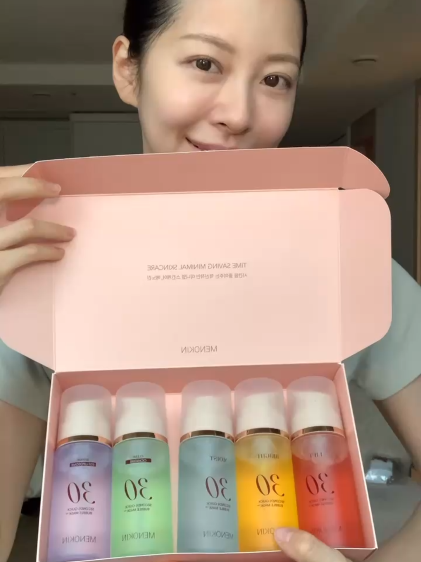팩인데 30초면 끝?! 간편하지만 효과는 확실한 메노킨 30초 버블팩 🫒 청담 메이크업샵을 시작으로, 뮤즈 박보영님까지 애정하는 바로 그 제품! 원조 버블팩 메노킨 30초팩 하나면 초간편하게 화잘먹 피부를 만들 수 있어요 ✨ 지금 바로 올리브영에서 만나보세요 🫒 시간을 줄여주는 혁신적인 미니멀 스킨케어, 메노킨 ⏰️ 𝐓𝐢𝐦𝐞 𝐒𝐚𝐯𝐢𝐧𝐠 𝐌𝐢𝐧𝐢𝐦𝐚𝐥 𝐒𝐤𝐢𝐧𝐜𝐚𝐫𝐞, 𝐌𝐄𝐍𝐎𝐊𝐈𝐍 #올리브영버블팩 #박보영버블팩 #메노킨30초팩 #메노킨버블팩 #버블마스크 #메노킨 #menokin #メノキン