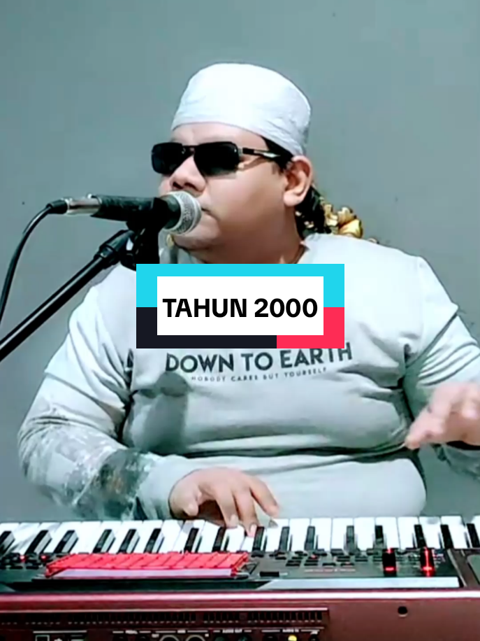 Makna lagu ini, semuanya jadi kenyataan di zaman sekarang ini... Penduduk semakin banyak, sawah ladang menyempit. Mencari nafkah semakin sulit, tenaga manusia banyak di ganti mesin pengangguran merajalela.... TAHUN 2000 #subro #quotestory 