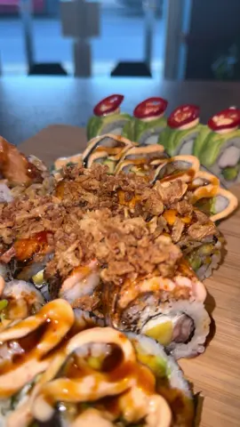 Sushi time 🕰️ 🤪🐟🍣 #sushi #restaurant #cooking #sushitime #sushiplatter #tutorial #Foodie 