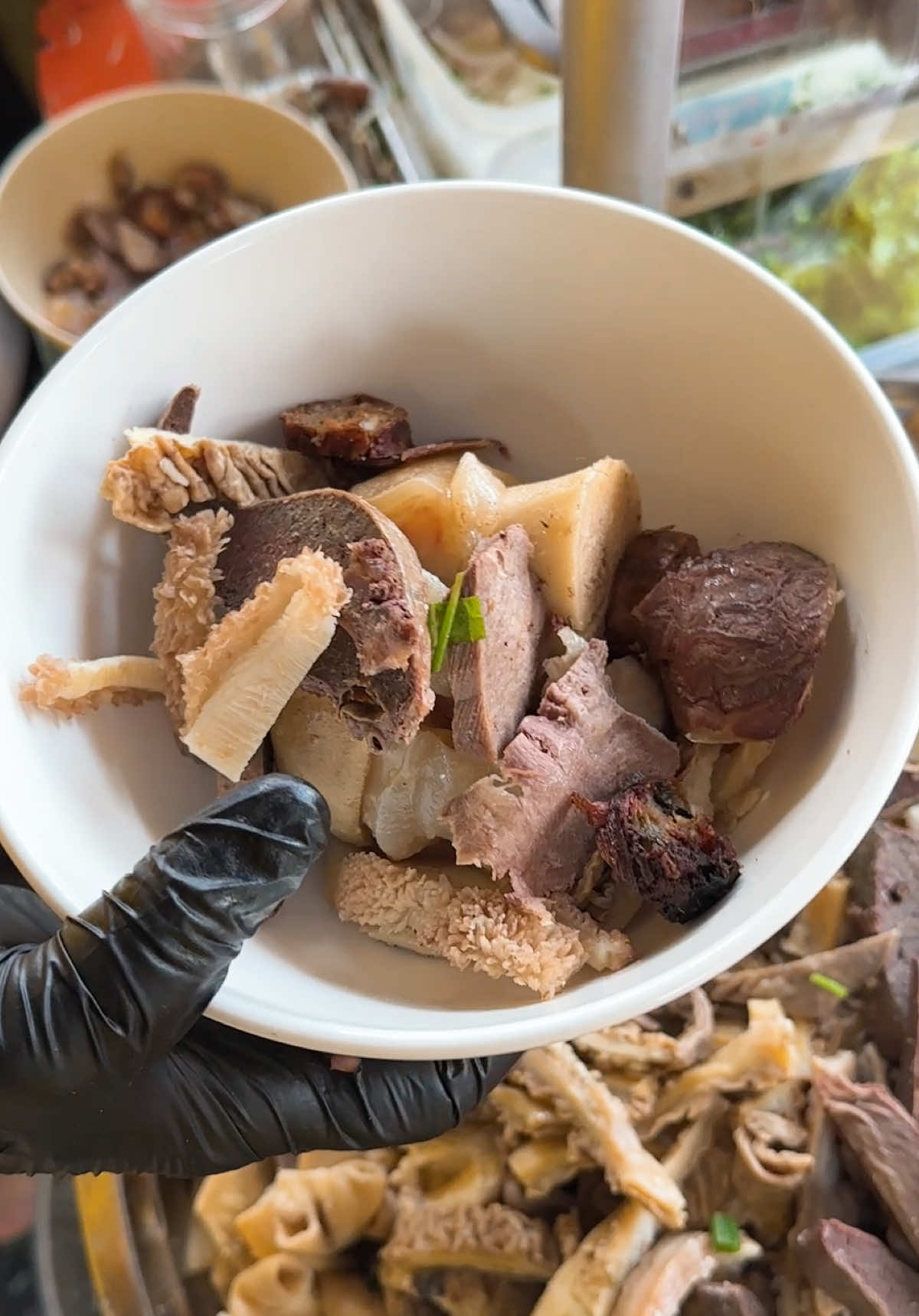 🥣 Cháo giò bò – nạm – lòng thập cẩm kiểu “ăn một tô, no tới chiều” đang cháy đơn tại Cháo Bò 99! Tô cháo thơm nức, thịt mềm, lòng giòn, giò thấm – vừa ăn vừa xuýt xoa, đúng chuẩn món “ngon nhưng không cần nói nhiều”. 📢 Gọi ngay team “tới giờ ăn là phải có topping”, team “gu đậm đà không nhạt miệng”, team “đi ăn là kéo luôn cả nhóm” ghé trải nghiệm liền tay! #chaobo99 #LearnOnTikTok #xuhuongtiktok #streetfood #ancungtiktok #FoodTok #tiktokfood #viral #2025 