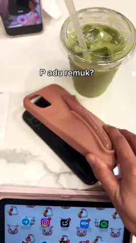 Pak dedi tolongin saya kalo main HP sampe remuk😭🙏🏻 mending kalian beli case bantal ini juga guys sebelum remuk😆 #caseiphone #iphonecase #caseiphonejakarta #caselucu #iphoneaccessories #caseforiphone #casingiphone