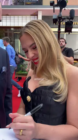 getting an autograph by THE scarlett johansson was the craziest thing in 2025 yet #scarlettjohansson #berlin #filmpremiere #jurassicworld #scarlett 