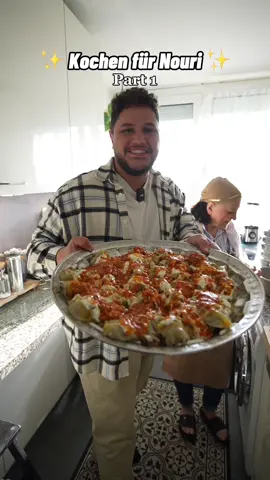 Würdet ihr mich einladen?  Wir waren eingeladen bei Mama Kischmisch @Kischmisch und haben leckere Mantus 🇦🇫 gegessen, bekannte afghanische Teigtaschen gefüllt mit Hackfleisch. Ich liebe das neue Format jetzt schon 🤝 #mantu #dumplings #afghanischeküche #aghanistan🇦🇫  #afghanfood #kochen #bonn #nouri1810 #euerlieblingsbonner 