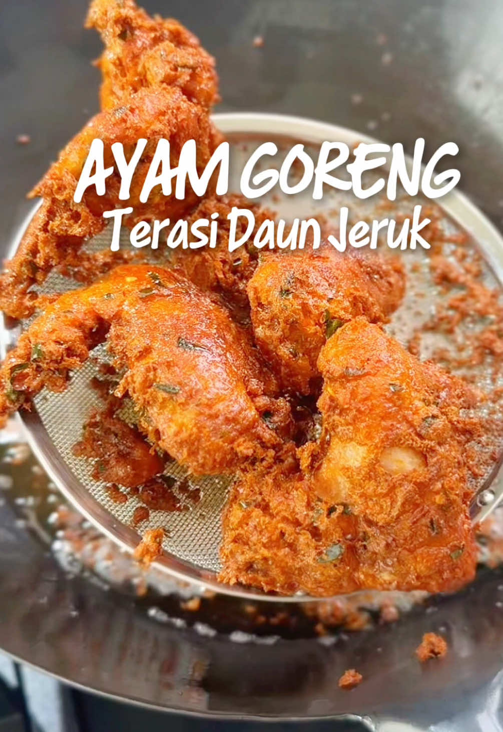 Ayam Goreng Terasi Daun Jeruk. Bosen kan masa ayam dibumbu kuning mulu… Cobain resep ini deh pasti nagih 🫵🏻😋💦 *saran pake sayap atau potongan yg lebih kecil biar lebih meresap bumbu marinasinya. #ayamgoreng #resepayamgoreng #ayamgorengterasi #ayamgorengterasidaunjeruk #ayamgorengterasijeruk #resepayam #terasi #daunjeruk #indonesianfood #friedchicken #friedchickenrecipe #ideusaha #resepmudah #resepviral #resepnusantara #reseplezat #reseprumahan #reseproemahan #resepmasakan #urimiji #urimijirecipe #urimijicooking