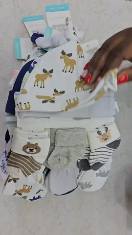 💥3pc set of caps,socks and mittens #newarrivals #Baby #trendingvideo  #helmacbabyworld #viralvideos 