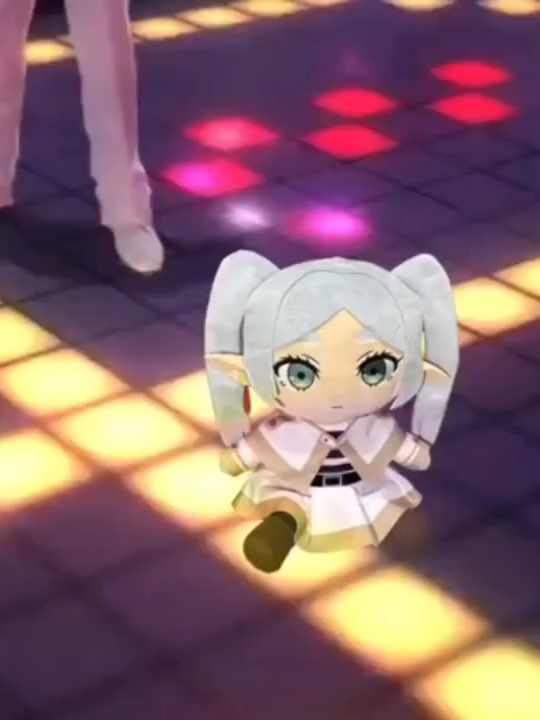 Frieren sure has these moves #fyp #anime #weeb #weebtiktok #animefyp #fypシ゚ #fumoplush #frieren #frierenbeyondjourneysend