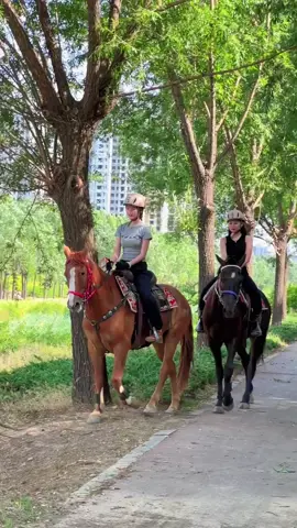 High heels can give confidence, and boots can also bring style!#TheJoyofRiding #BeautyRidingaHorse 