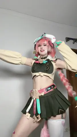 Varesa dancing #varesa #varesacosplay #cosplay #GenshinImpact #genshinimpactcosplay 