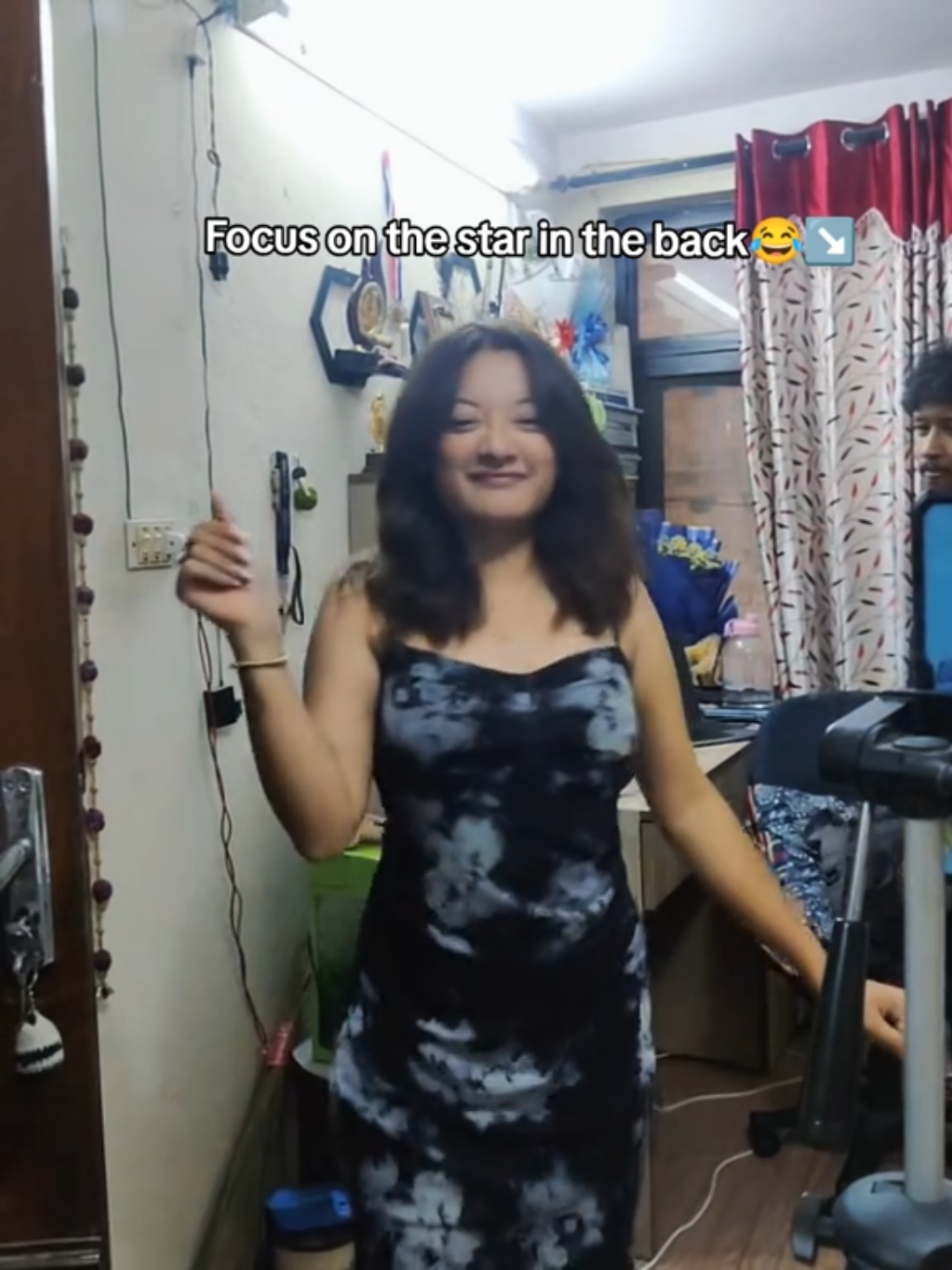 Caught my background dancer in action🕺🏻🤭 #trend #betterlatethannever  #alwayslate #foryou 