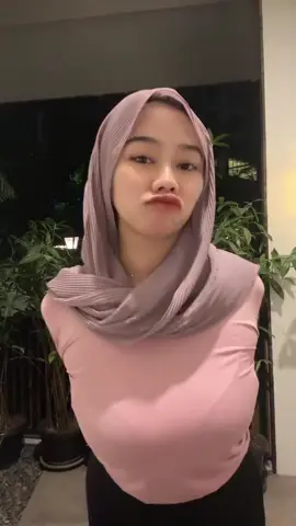 Asikin aja gak si?😋 #hijab #tobrut #tobrutstyle😋 #OOTD #hyper #masukberandafyp #cewekcantik #hijabgirl 