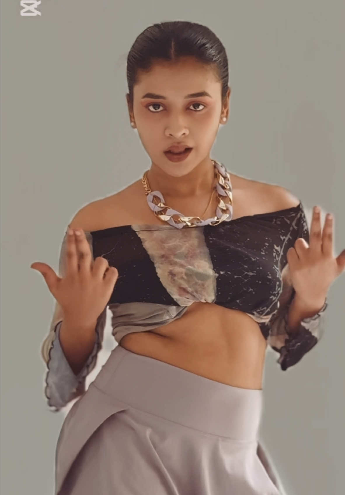 Suave 👀💞 . . . . . . . . #samadhirathnayake #suave #newsong #annya #trending #viral #samadhi #capcut #fyp #dancechallenge #songs #trythis 