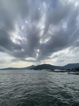 Anh yêu em hơn thế…?