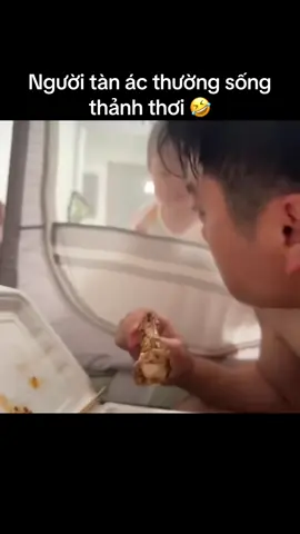👶🏻: ông không ác ai ác 🤣🤣 #embe #embedangyeu #vietnam #mevabe #besosinh #nhatkylamme #embevuive #tiktokvietnam #ngoanxinhyeu #baby #cute #xuhuongvietnam #treanding #virall #funnybaby #foryou #conyeu #cungconlonmoingay #mebimsua #emberong #BabyFunny #BabyLove #BéYêu #NuôiDayCon #GiaĐình #tiktokbaby #babymoments #CuteBaby #babyviral #BéĐángYêu #babylife #familytime #BéTiktok 