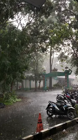 #gemuruhriuh #galaubrutal #kehidupan #fypシ #4u #xybca #foryourpage #hujan #unila #fpunila #fypage #trending #bandarlampung 