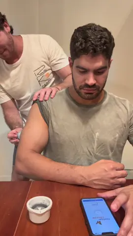 Meu namorado não tem diabetes como eu, mas ele decidiu colocar o sensor para entender como os níveis de glicose dele se comportam❤️ #diabetes #freestylelibre #fyp