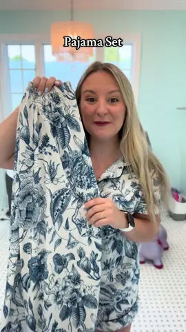 This is definitely my favorite pajama set! Look how beautiful these are! #pajamaset #womanspajamas #womansfashion #beautifulpajamas #pajamas 