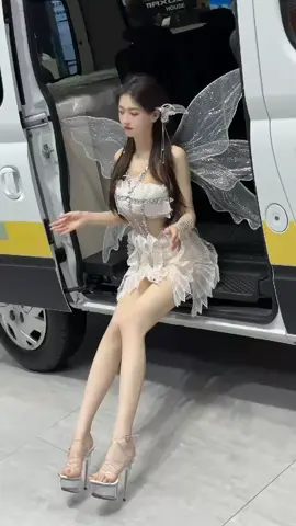 Military Advisor, how to chase this kind of #sweet girl #perfect body #car model home @ Ren Mianmian 