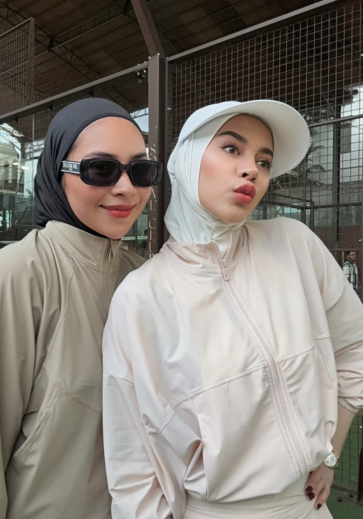 wuiiiikhhhh padel nya jauh banget ya book, kudu di bali, tapi tiktokan adalah niat utamah🤣🤣