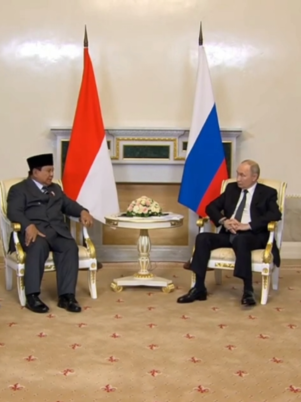 Pertemuan Presiden Prabowo dengan Presiden Vladimir Putin di Istana Constantine #prabowo #gibran  #kabinetmerahputih 