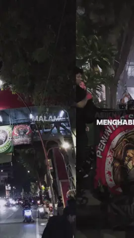 panass🦁❌💥#aremasepele #🦁❌ #antiaremania🦁❌ #aniversary #persebaya #arusbawah #💜💚 #fyp 