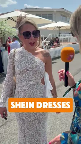 Both of these ladies are looking incredible at Chelmsford today!  #RacedayTV #HorseRacing #Fashion