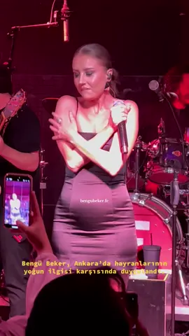 Ankara’da yaşanan duygu dolu anlar ve seyirci eşlikli SYÖ’müz🌹 #bengubeker #mabelmatiz #sanayıldızlarıödediğimden #ankara #canlı #live #music @mabelmatiz #canlıperformans #kesfet #müzik #tavsiye #like