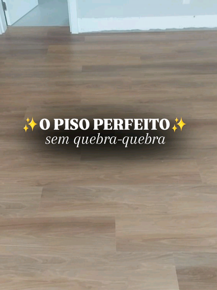 Troquei o piso SEM quebra-quebra e o resultado ficou incrível! 😍 Usei Piso Vinílico Autocolante e me surpreendi com a facilidade e o acabamento. Recomendo demais! 🏠✨