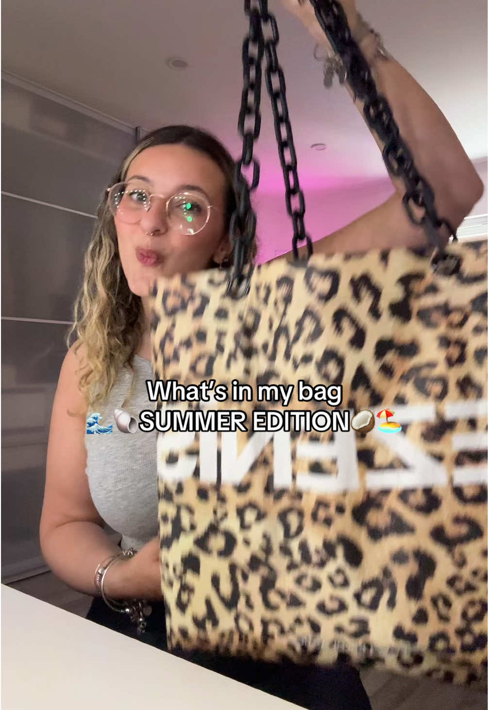What’s in my bag 🥥SUMMER EDITION🩷 #beauty #sephora #makeup #fyp #garnier #whatsinmybag #whatsinmybagsummer #summervibes @Sephora Italia @sephora @Summer Fridays @Garnier @NIVEA @NIVEA Italia @Ultra Violette Australian SPF 