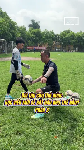 🧤 NHỮNG BÀI TẬP CHO HỌC VIÊN MỚI CỦA TRUNG TÂM THỦ MÔN DƯƠNG HỒNG SƠN - PHẦN 3 Tiếp tục với những thành viên mới của trung tâm thủ môn Dương Hồng Sơn tập luyện và sửa lỗi cơ bản về động tác tay, chân và đổ người. #thumonduonghongson