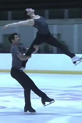 Masters of their craft ⛸️ #virtuemoir #tessaandscott #icedance #tessavirtue #scottmoir #figureskating #fyp