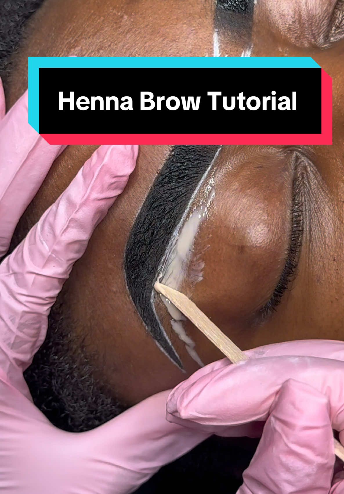 Henna brow tutorial PT. 2!💕 If you’re ready to be a Brow Boss & take a 1:1 training with me, check the 1st link in my bio for details 🩷 Payment plans are available. Not ready for training but still want to learn? Grab my Henna ebook while it’s sale for only $47! 😮‍💨 #hennabrows #browtutorial #eyebrow #browwax #boujeebrowspa 